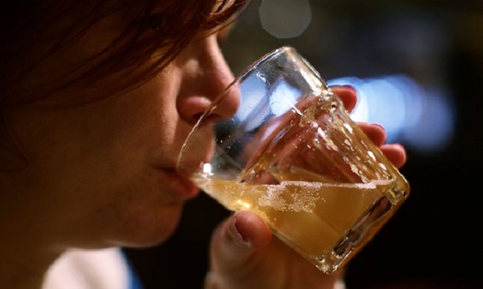 Heavy drinking could raise risk of "bad" bacteria, study finds